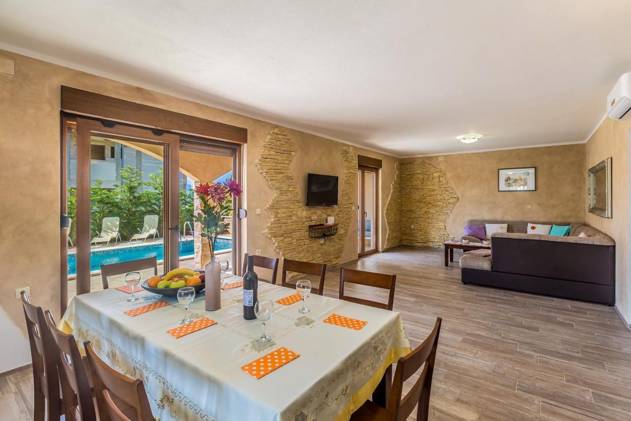 Villa Dijana East Linardići Buitenkant foto